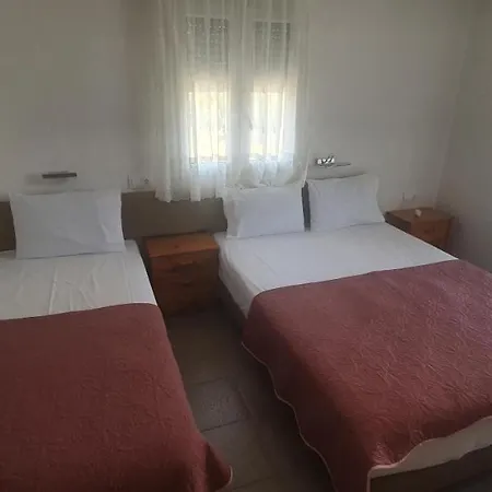 Hotel Itamos House *