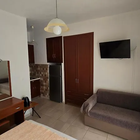 Itamos House Hotel *
