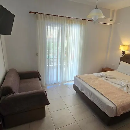 Itamos House Hotel *