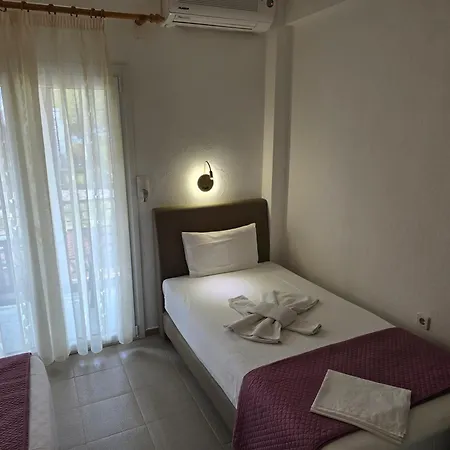 Itamos Migdanis House Hotell *