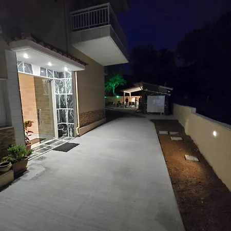 מלון Itamos Migdanis House
