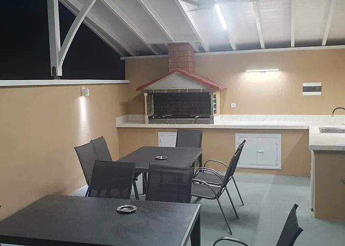 מלון Itamos Migdanis House *