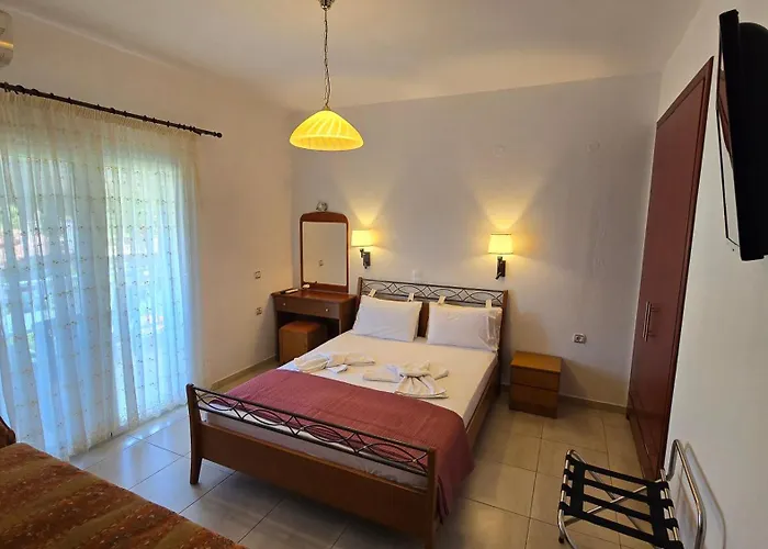 Itamos Migdanis House מלון